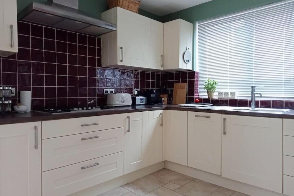 House With Free Parking And Large Garden Villa Wyke Regis Exterior photo